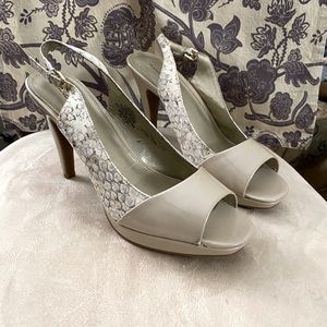 BANDOLINO WOMEN CLASSY HEELS